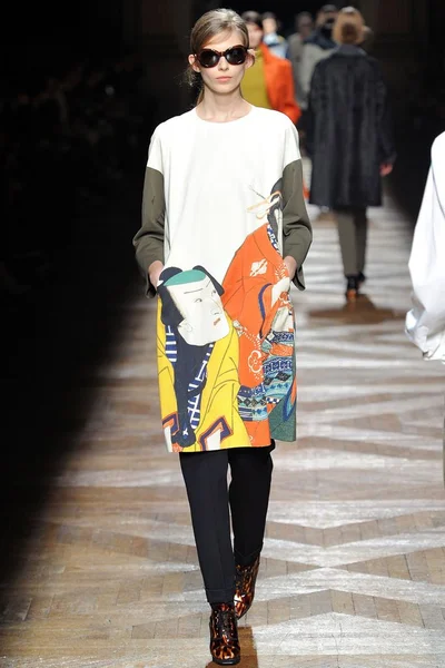 Look 19